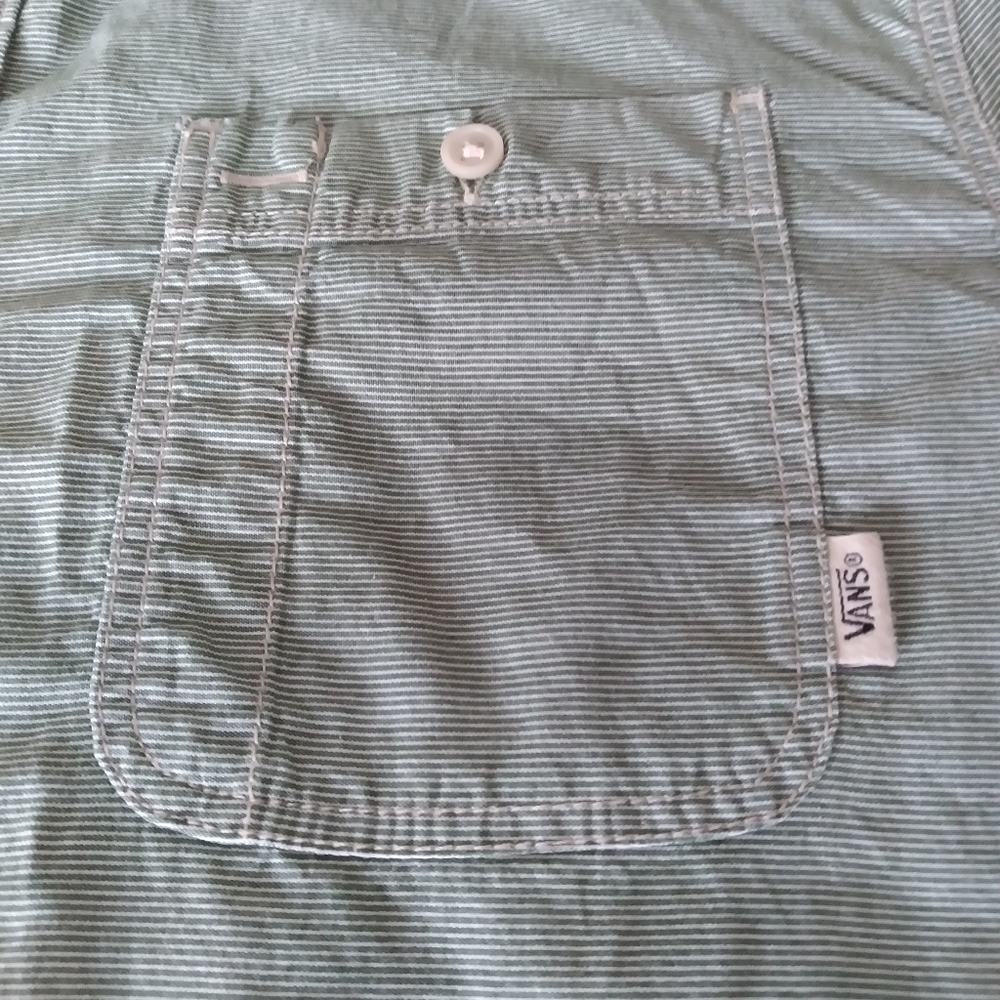 Vans Button up Short Sleeve Shirt Mens Medium FITS LARGE *EUC* - Picture 4 of 5
